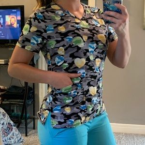 Scrubstar Camo Hearts XS Scrub Top